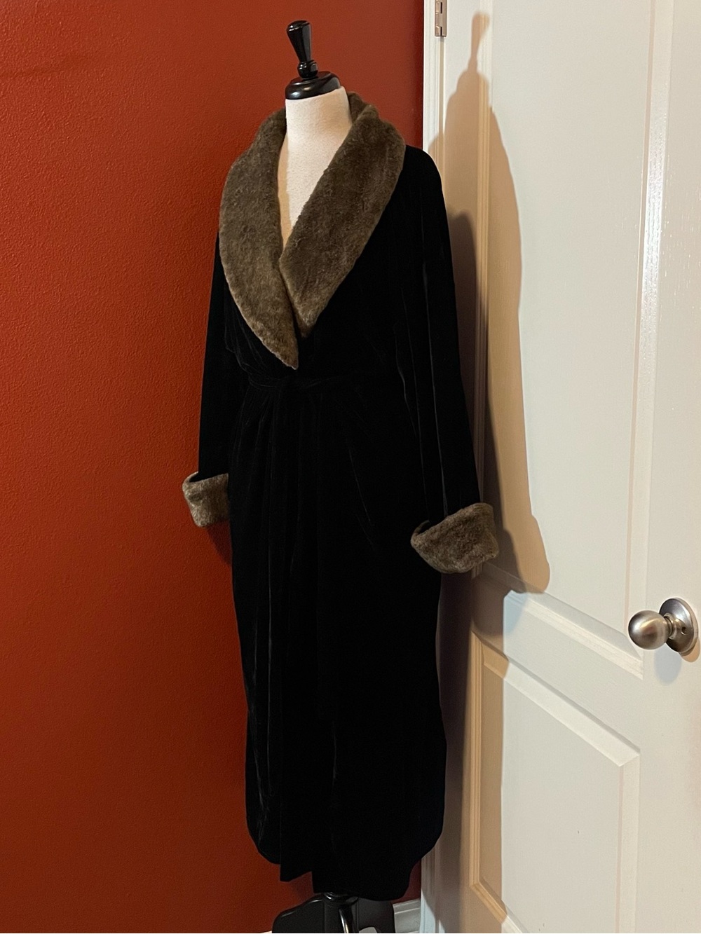 Fabulous Furs Donna Salyers Women’s Robe